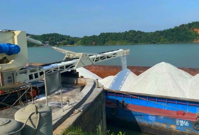 Загрузка судов напрямую с грузовиков