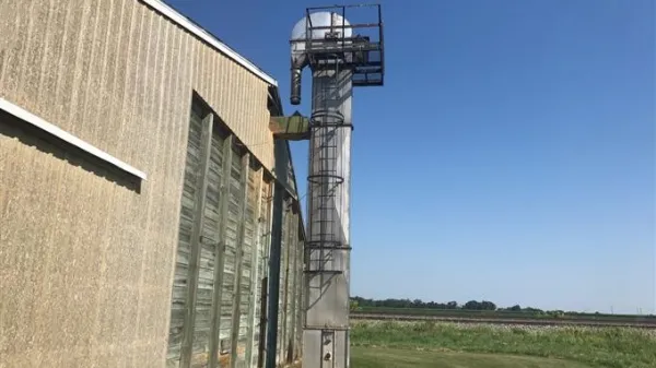 bucket elevator for fertilizer conveying