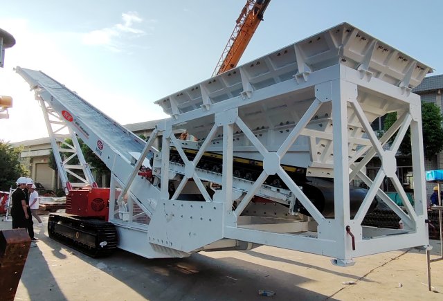 Судовой погрузчик с прямой подачей