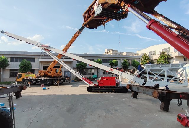 Гусеничный мобильный бункер-питатель серии KTB HF