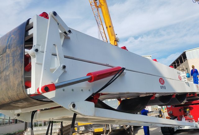 Гусеничный мобильный бункер-питатель серии KTB HF